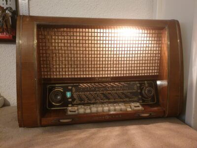 Loewe-Opta Radio „Komet“ (altes Röhrenradio) – Nostalgie pur