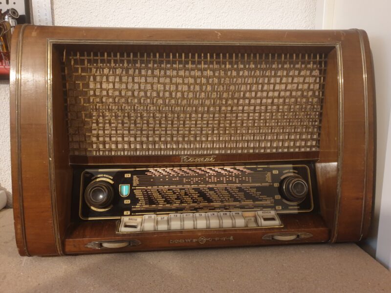 Loewe-Opta Radio „Komet“ (altes Röhrenradio) – Nostalgie pur
