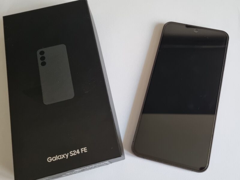Samsung Galaxy S24 FE 5G Blau 8GB RAM + 128GB Top-Zustand