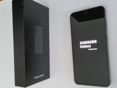 Samsung Galaxy S24 FE 5G Blau 8GB RAM + 128GB Top-Zustand
