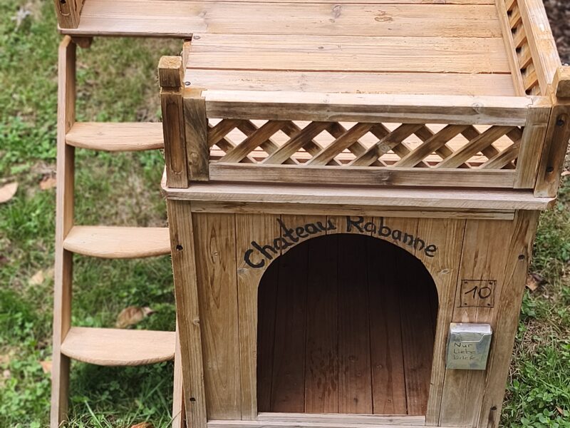 Hundehütte mit Dachterrasse, gebraucht